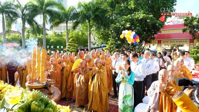 Trang nghiêm lễ Phật đản tại tượng đài Bồ-tát Thích Quảng Đức ảnh 2 3bt.jpg