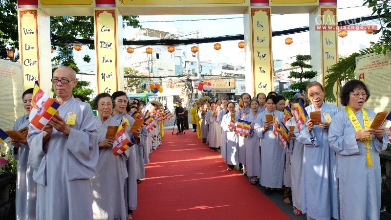 Trang nghiêm lễ Phật đản tại tượng đài Bồ-tát Thích Quảng Đức ảnh 5 4bt1.jpg