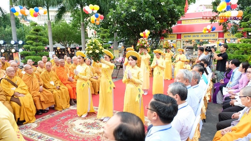 Trang nghiêm lễ Phật đản tại tượng đài Bồ-tát Thích Quảng Đức ảnh 3 9bt.jpg