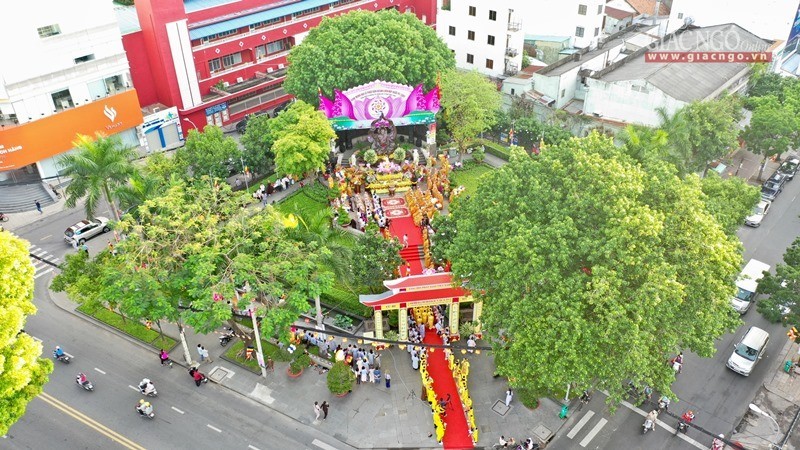 Trang nghiêm lễ Phật đản tại tượng đài Bồ-tát Thích Quảng Đức ảnh 9 image2.jpg