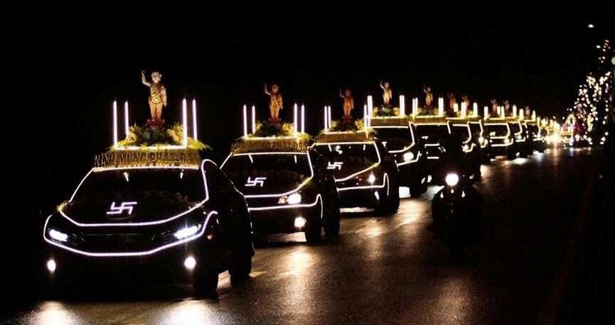 Đoàn xe hoa rực sáng trên đường phố Buôn Ma Thuột ảnh 4 4.jpg