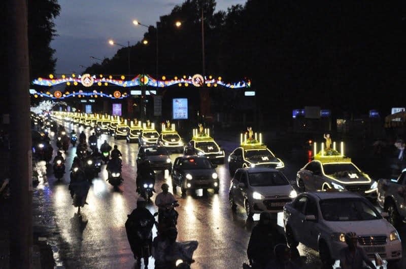 Đoàn xe hoa rực sáng trên đường phố Buôn Ma Thuột ảnh 5 5.jpg