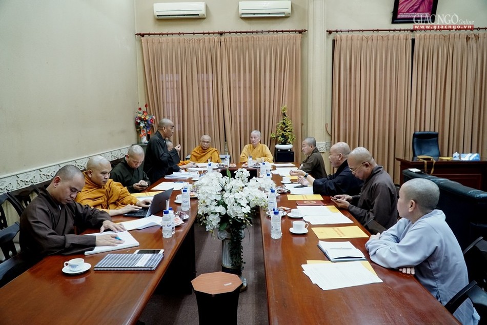 HT.Thích Trí Quảng chủ trì phiên họp tại Học viện ảnh 1 HV3.jpg