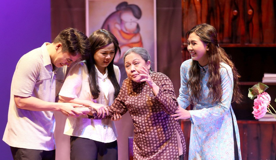 Sân khấu Hoàng Thái Thanh & "Bông hồng" mùa Vu lan ảnh 1 img3034-6read-only-15649312628141883897858_jpg.jpg