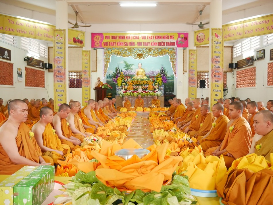Nét đẹp dâng y và lễ Vu lan tại tịnh xá Trung Tâm ảnh 8 1 anhtxtt01.jpg