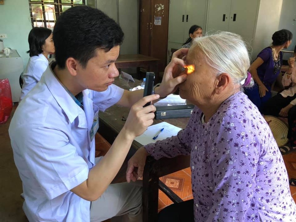 Nghệ An: Khám, cấp phát thuốc và cháo miễn phí ảnh 1 01.jpg