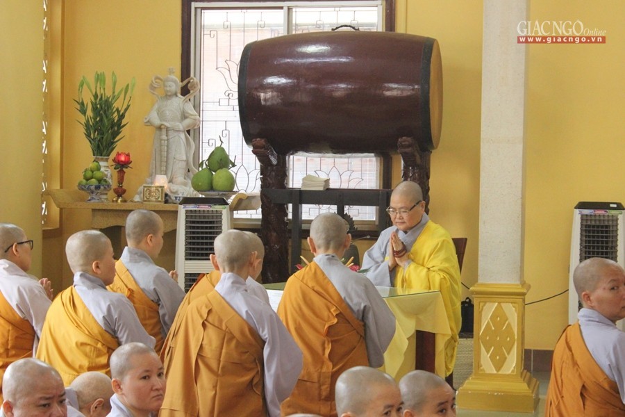 TP.HCM: Chư Ni Q.10 làm lễ Tự tứ mãn hạ ảnh 4 9tn.jpg