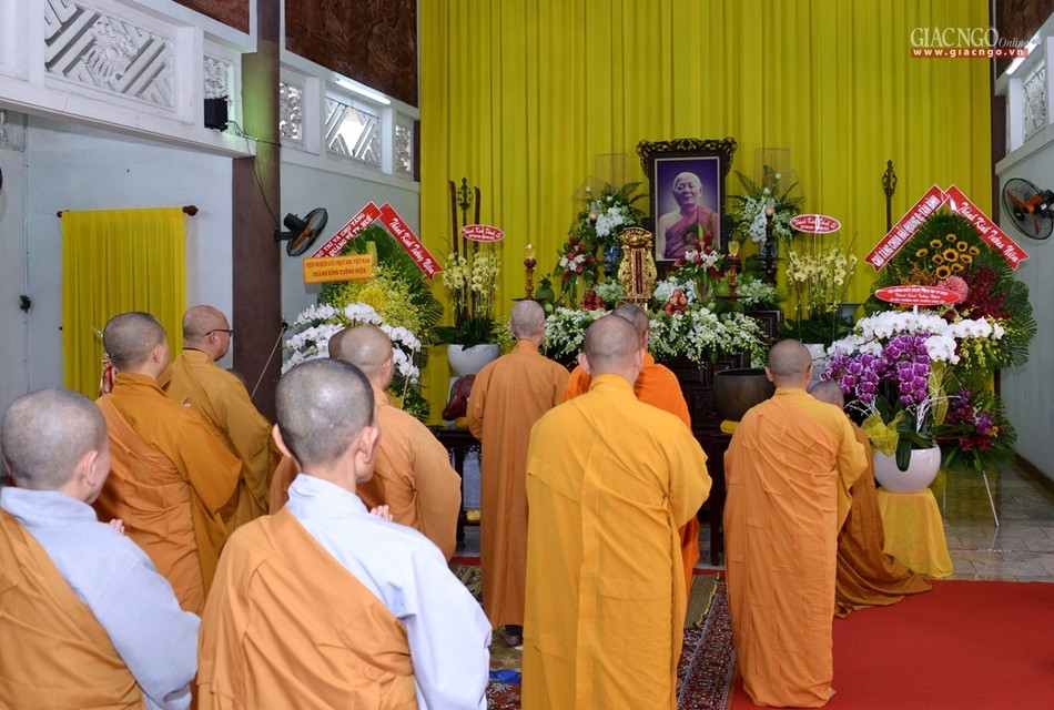 Khanh tue HT vien Truong - Tuong HT Minh Chau (5).jpg