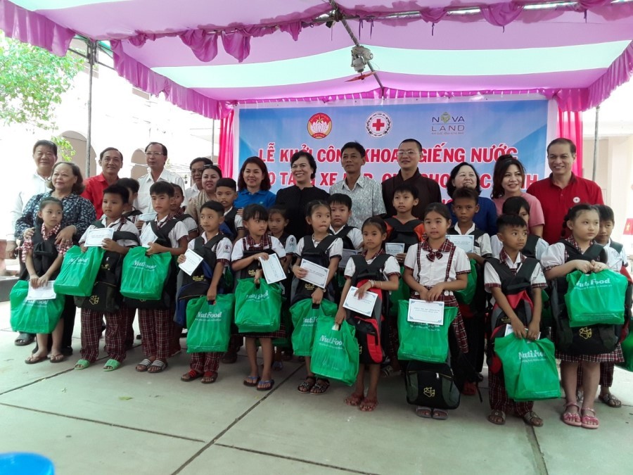 Bàn giao 200 giếng khoan, tặng quà cho học sinh ảnh 4 9b3c6efc63ed84b3ddfc.jpg