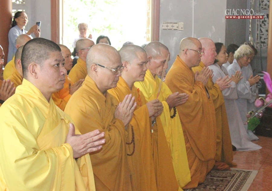 Lễ tưởng niệm HT.Thích Đạt Đạo tại chùa Bát Nhã ảnh 3 4tn.jpg
