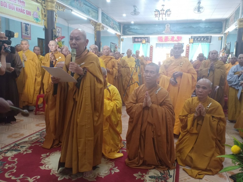 Tưởng niệm tuần Đại tường Trưởng lão HT.Thích Trí Tâm ảnh 4 z1543456015462_09203f256ecea5411b50a59c3351e535.jpg