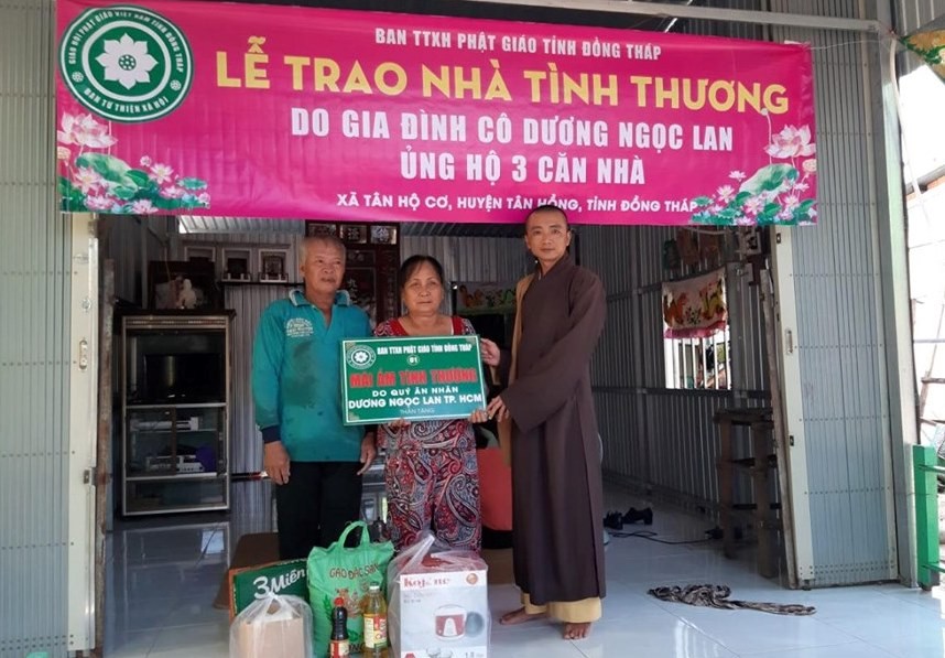 Đồng Tháp: Ban TTXH Phật giáo tỉnh trao 5 căn nhà ảnh 1 Canh tang nha tinh thuong va  qua.jpg