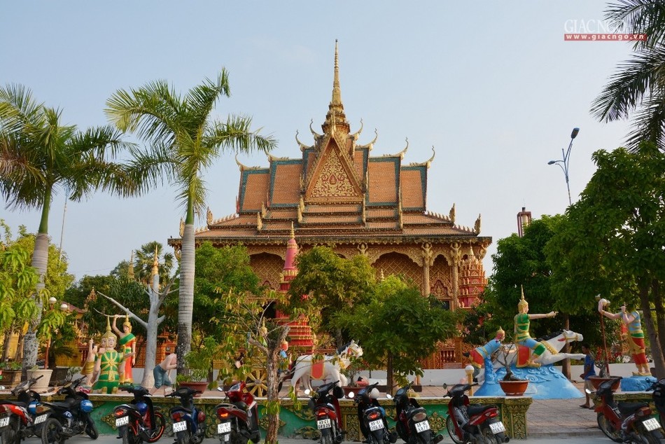 Cà Mau: Lễ dâng y Kathina tại chùa Monivongsa ảnh 5 2.jpg