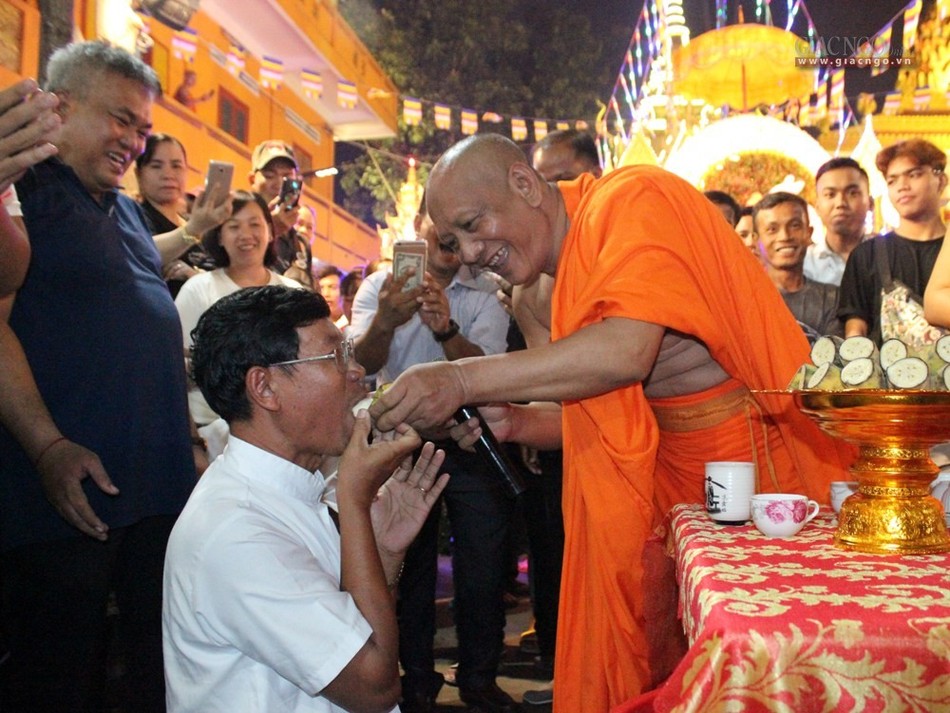 Về chùa Candaransi dự lễ Ok-om-bok, học pháp bố thí ảnh 8 14km.jpg