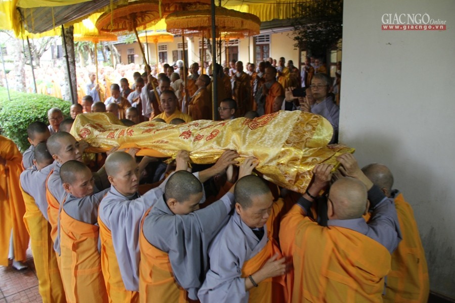 TT-Huế: Lễ nhập kim quan NT.Thích nữ Diệu Tấn ảnh 6 7.jpg