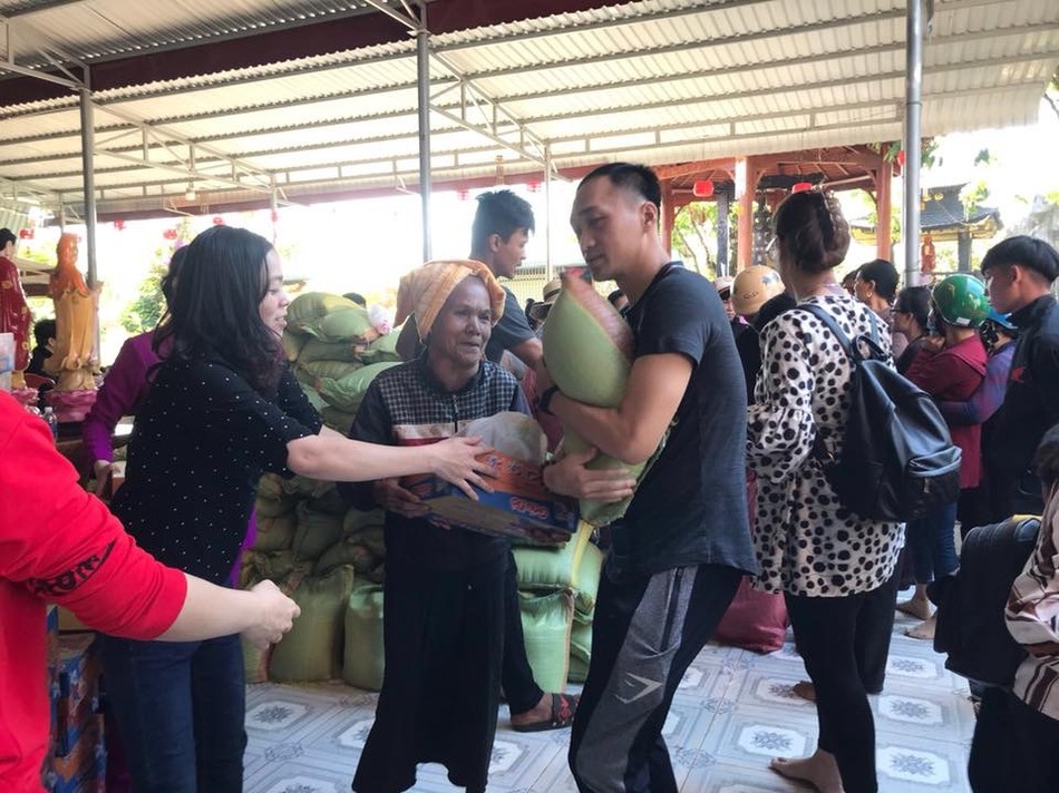Nhóm Phật tử kính mến Thiền sư Nhất Hạnh làm từ thiện ảnh 1 9DF1AD71-EF1B-41EF-ABB6-677ACBBA8102.jpeg