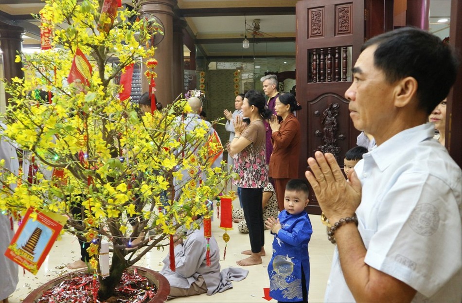 Đầu năm, về chùa nguyện cầu bình an ảnh 1 lannha.1.jpg