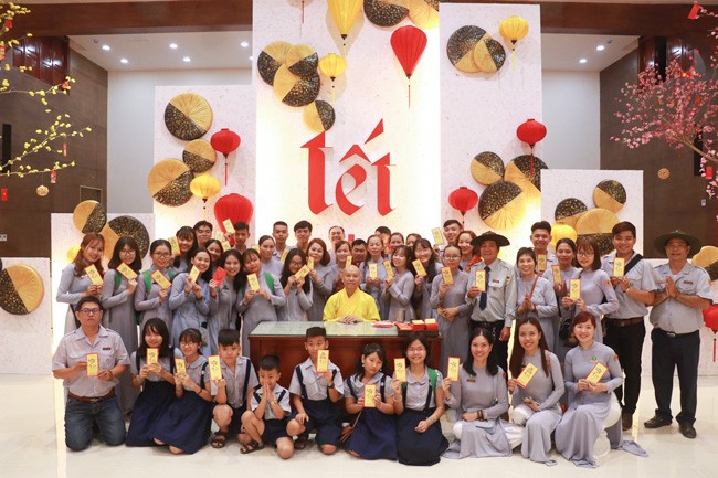 Về chùa Hoằng Pháp nhận lộc: trật tự, nhẹ nhàng ảnh 8 hphap 12.jpg