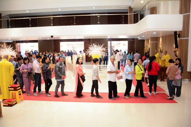 Về chùa Hoằng Pháp nhận lộc: trật tự, nhẹ nhàng ảnh 4 hphap 2.jpg