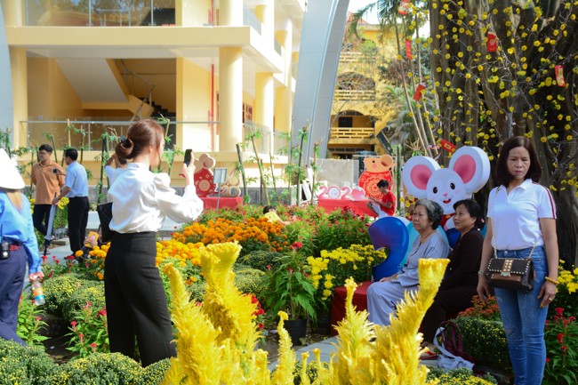 Về chùa Hoằng Pháp nhận lộc: trật tự, nhẹ nhàng ảnh 11 hphap 6.jpg