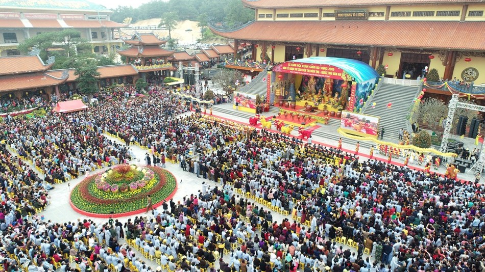 khai-mac-le-hoi-xuan-chua-ba-vang-nam-2019-205449.jpg
