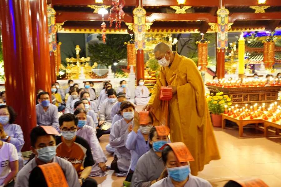 Phật tử chùa Viên Giác cầu an đều phải đeo khẩu trang ảnh 5 84639672_2748175411916851_8538522454782377984_o.jpg
