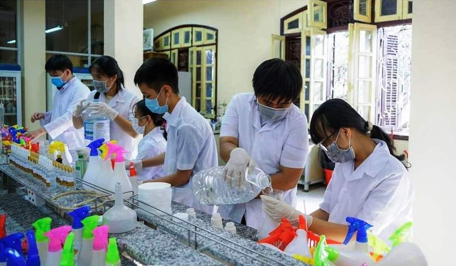 thpt chuyen hue.jpg