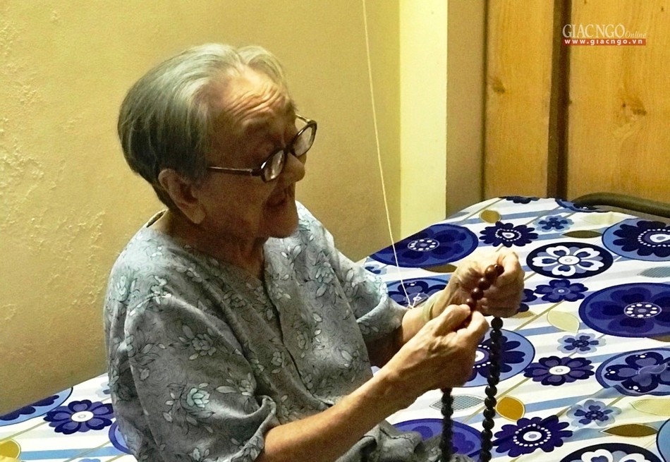 Cụ Ân hằng ngày vẫn duy trì niệm Phật TT.jpg