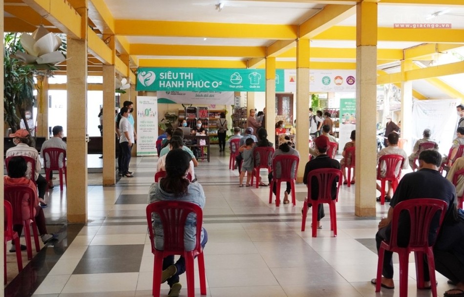 Khai trương siêu thị 0 đồng tại chùa Vĩnh Nghiêm ảnh 4 7st.jpg