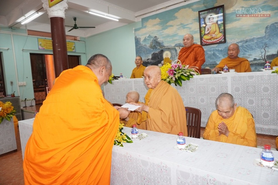 BTS Phật giáo TP.HCM tiếp tục thăm trường hạ ảnh 4 6np.jpg