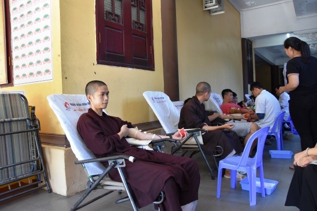 Gia đình Phật tử Đà Nẵng hiến máu tình nguyện ảnh 2 hm011.jpg