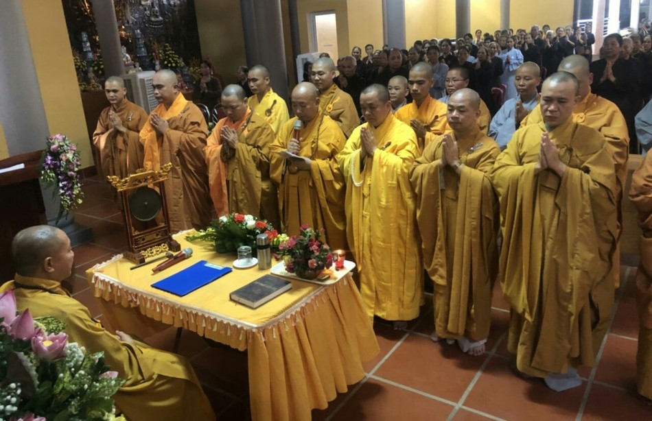 Chư Tăng tác bạch cầu pháp.JPG