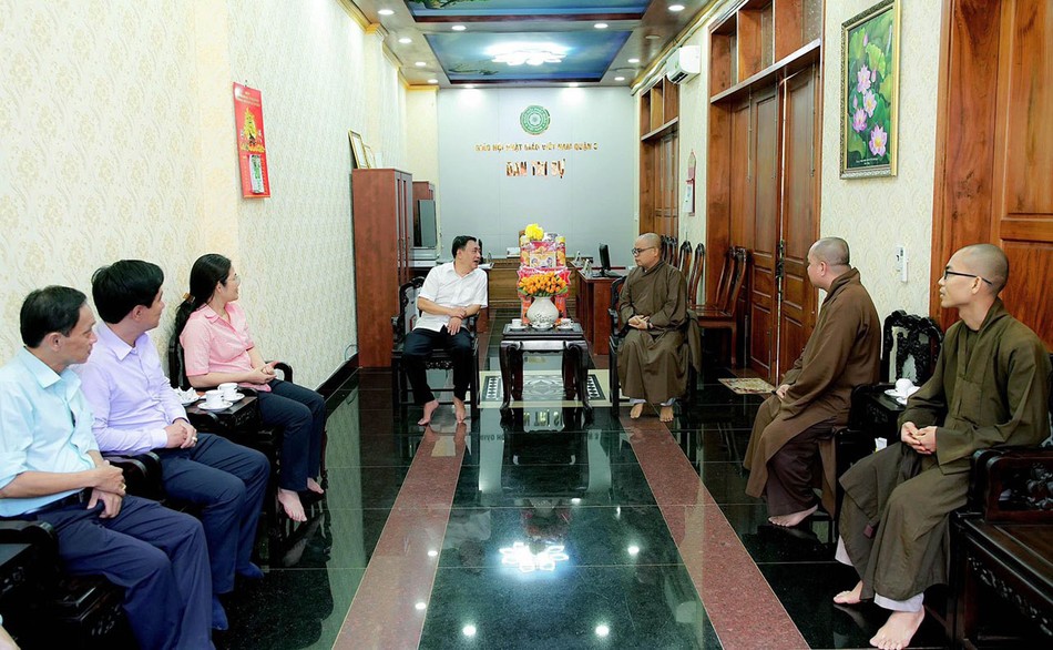 Tân Bí thư Q.3 thăm chư tôn đức Phật giáo quận ảnh 1 3q3.jpg