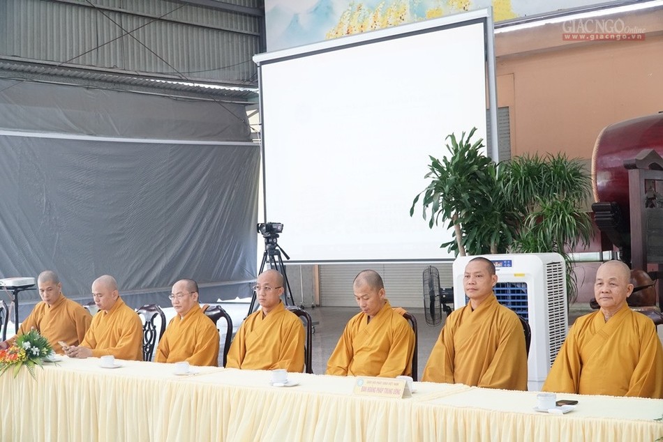 Ban Hoằng pháp, Ban KT-TC T.Ư thăm Phật giáo TP.HCM ảnh 7 H09.jpg