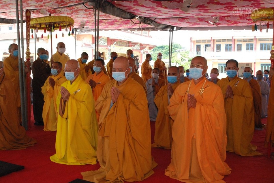 Đặt đá xây dựng bảo tháp cố HT.Thích Viên Giác ảnh 2 adatda1.jpg