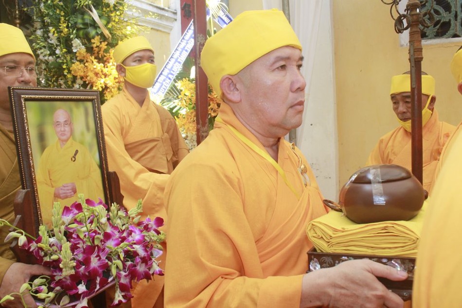 Phụng tống kim quan HT.Thích Thiện Huệ nhập tháp ảnh 9 dongthap 13.jpg