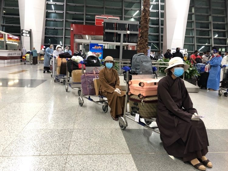 Thêm 46 Tăng Ni du học Ấn Độ về nước ảnh 2 dongdac 1.jpg