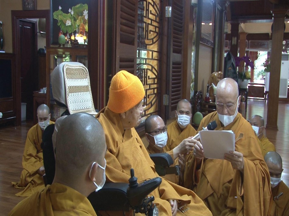 Hòa thượng Thích Thanh Từ từng làm gì để giáo dục và phổ biến Phật giáo?
