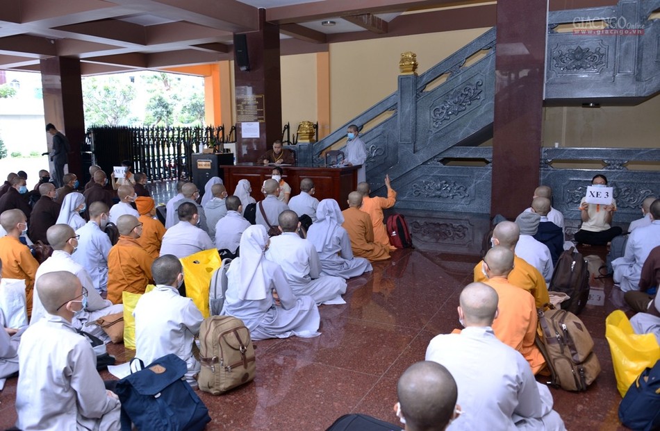 Đưa Tăng Ni lên Học viện (1).jpg