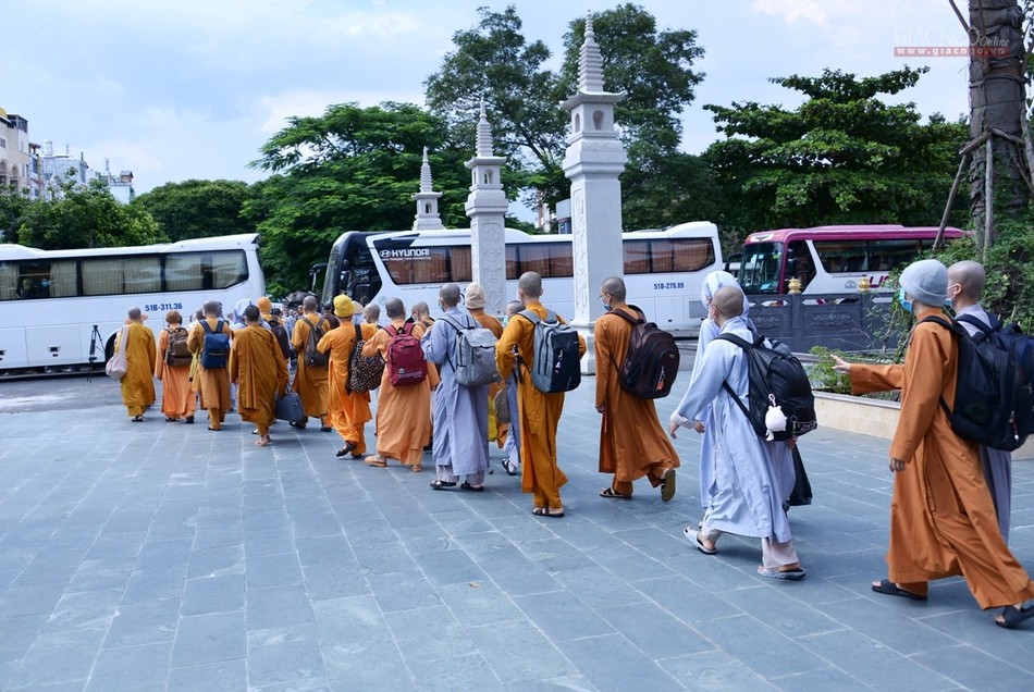 Đưa Tăng Ni lên Học viện (11).jpg