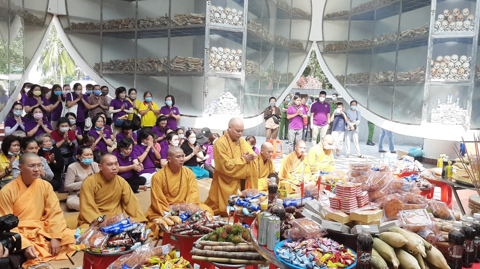 Bà Mai Thị Hạnh và nhóm thân hữu trao quà tại Tri Tôn ảnh 1 20200912_143018.jpg