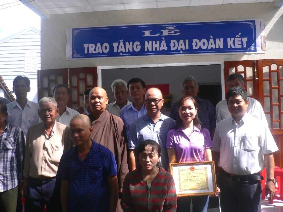 trao nhà đai đoàn kwt61.JPG