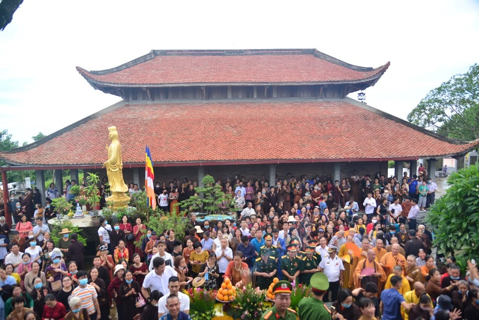 CHÙA LONG HOA KHÔNG GIAN THANH TỊNH GIỮA THIÊN NHIÊN XANH MÁT