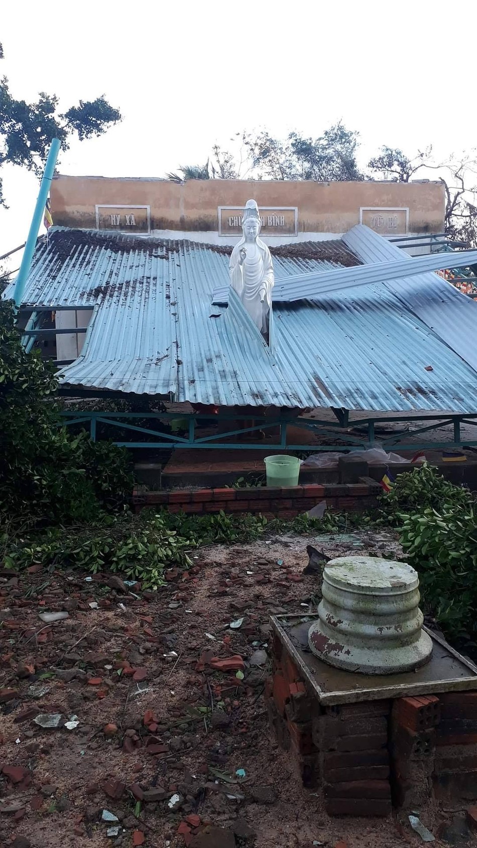 Thêm nhiều chùa ở Quảng Nam bị ảnh hưởng của bão ảnh 11 1qn 13.jpg