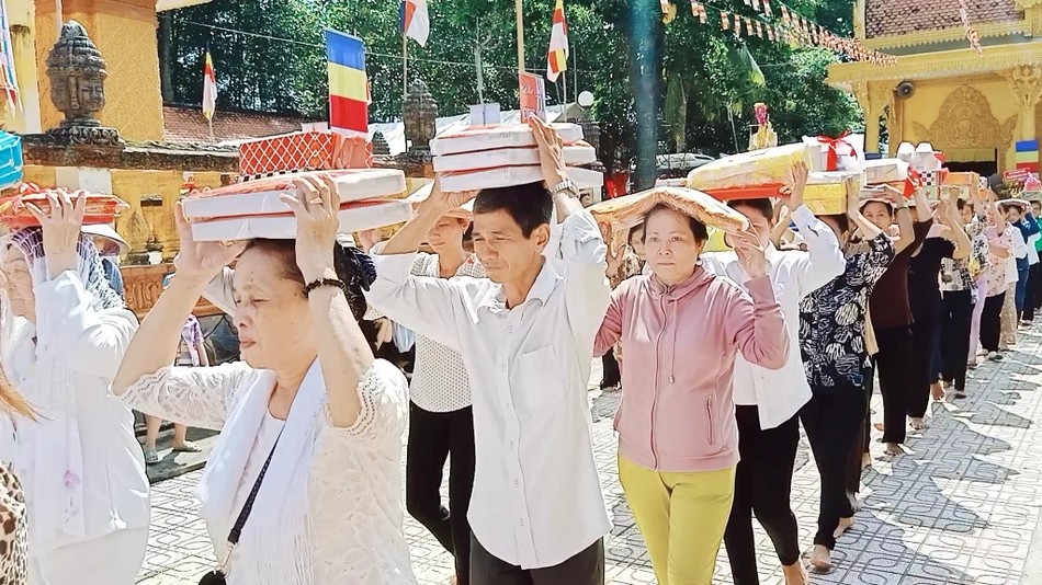 Chùa Hạnh Phúc Tăng cung nghinh xá-lợi, dâng y Kathina ảnh 5 IMG_20201103_13374384.jpg