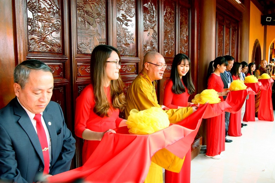 15 - Nghi thức cắt băng khánh thành và dâng hương tại ngôi Đại hùng bảo điện chùa Chính Thành - Đốc Tín.JPG