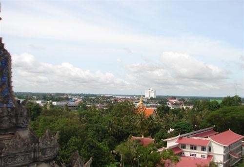 Một phần Vientiane nhìn từ Khải Hoàn môn Một phần Vientiane nhìn từ Khải Hoàn môn