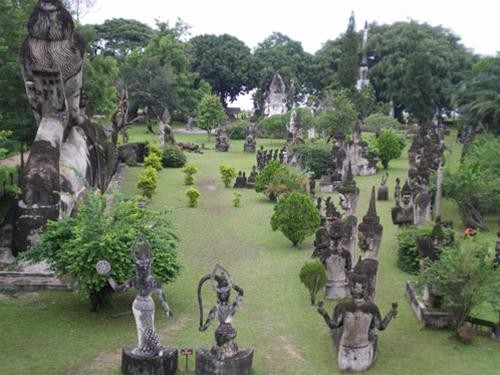 Một góc vườn Chư Phật Một góc vườn Chư Phật